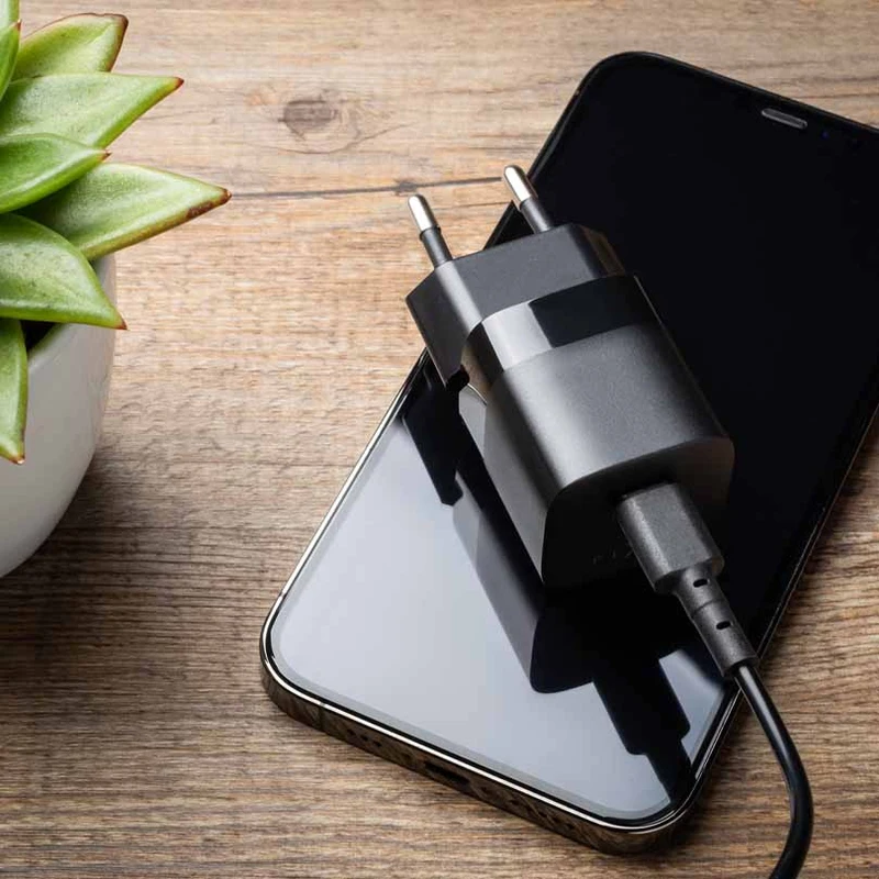 FIXED Super Snabb Mini Hemladdare USB-C PD 25W Svart - 8014586